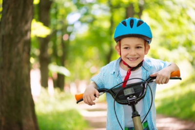 Les moins de 12 ans sont obligés de porter un casque à vélo