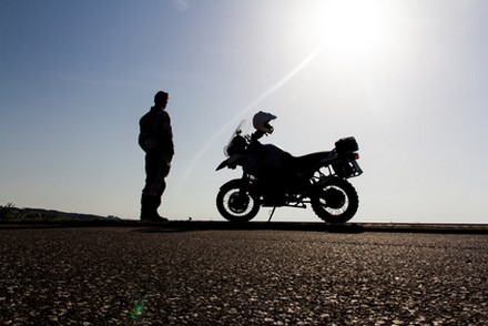 Comment se charger en moto pour l’été ?