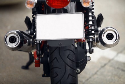 Une plaque d’immatriculation unique pour toutes les motos ?