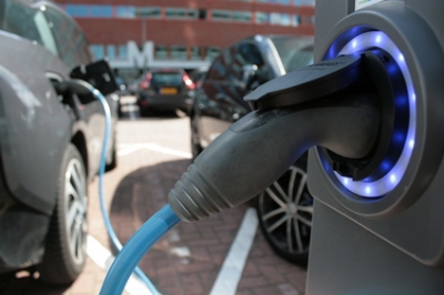 Les voitures électriques vont devenir moins chères que les thermiques !